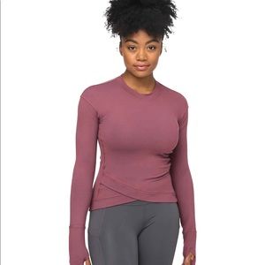 Lululemon close to crossing long sleeve